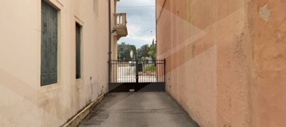 1 room Parking in Vicenza, Italy No. 19249 7
