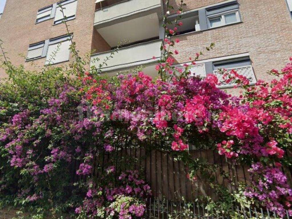 Квартира с 3 спальнями в Рим, Италия № 204365