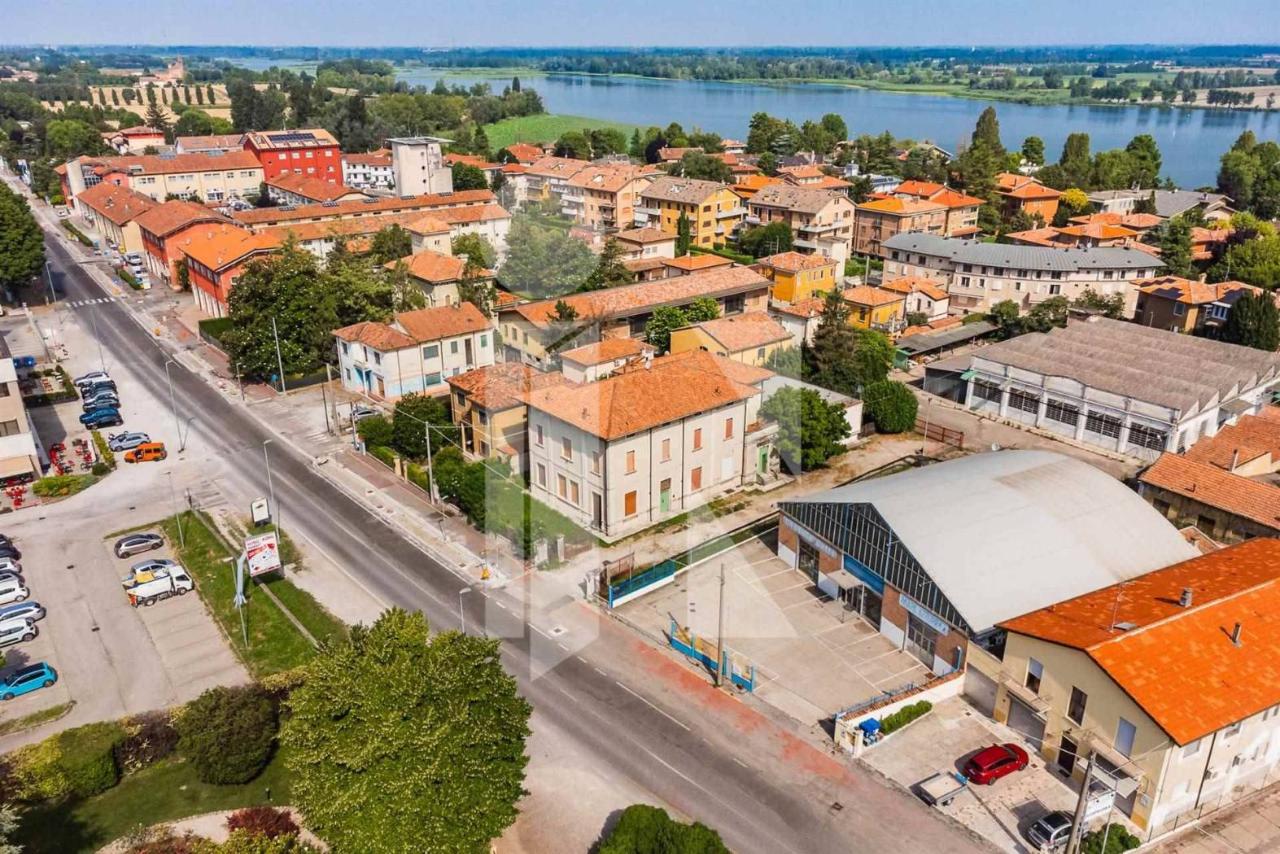 Casa de 29 habitaciónes en Mantua, Italy No. 246244