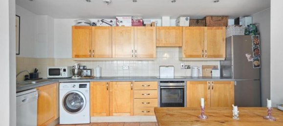 2 bedrooms Apartment in London, United Kingdom No. 12603 5