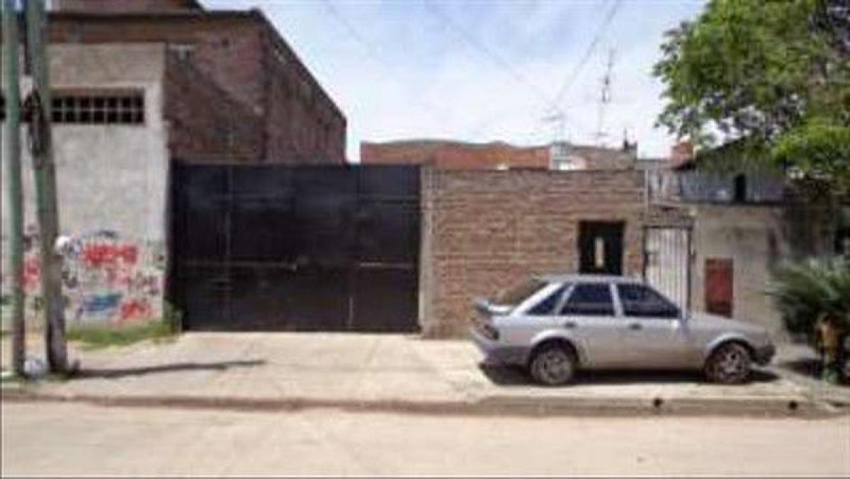 Casa de 3 dormitorios en Bermúdez, Argentina No. 1893