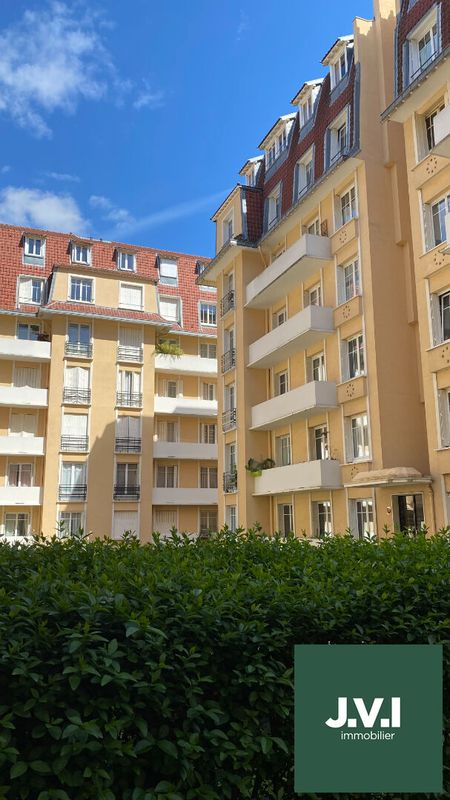 Apartamento de 2 dormitorios en Montmorency, France No. 182075