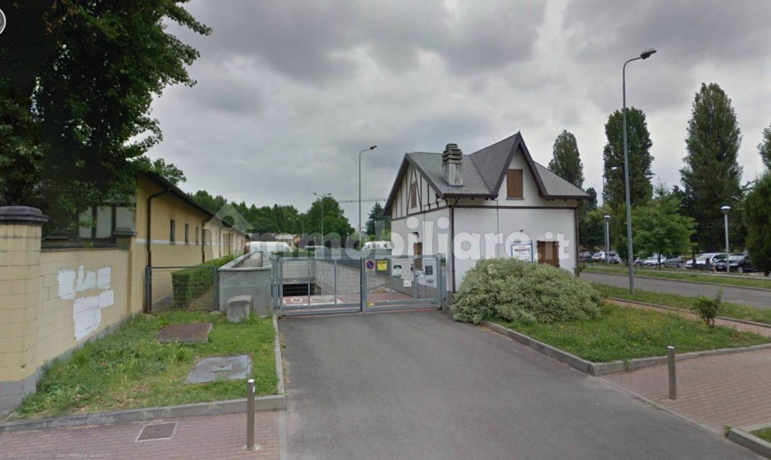 14m² Garage in Milan, Italy No. 244414