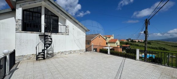 4 bedrooms House in Horta, Portugal No. 23829 3