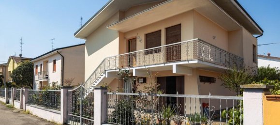 Villa de 8 habitaciónes en Novi di Modena, Italy No. 102807 25