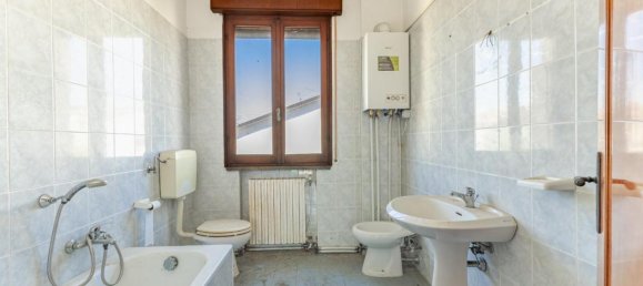Villa de 8 habitaciónes en Novi di Modena, Italy No. 102807 15