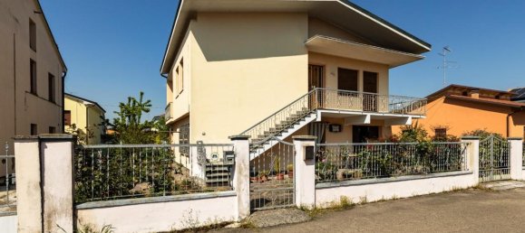 Villa de 8 habitaciónes en Novi di Modena, Italy No. 102807 24