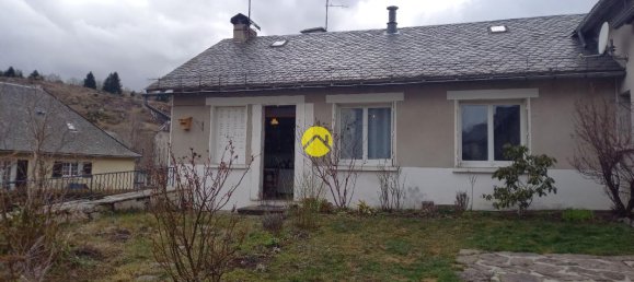 3 bedrooms House in Murat, France No. 200845 2