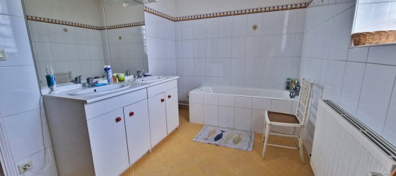 5 bedrooms House in Blois, France No. 258958 12