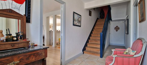 5 bedrooms House in Blois, France No. 258958 2