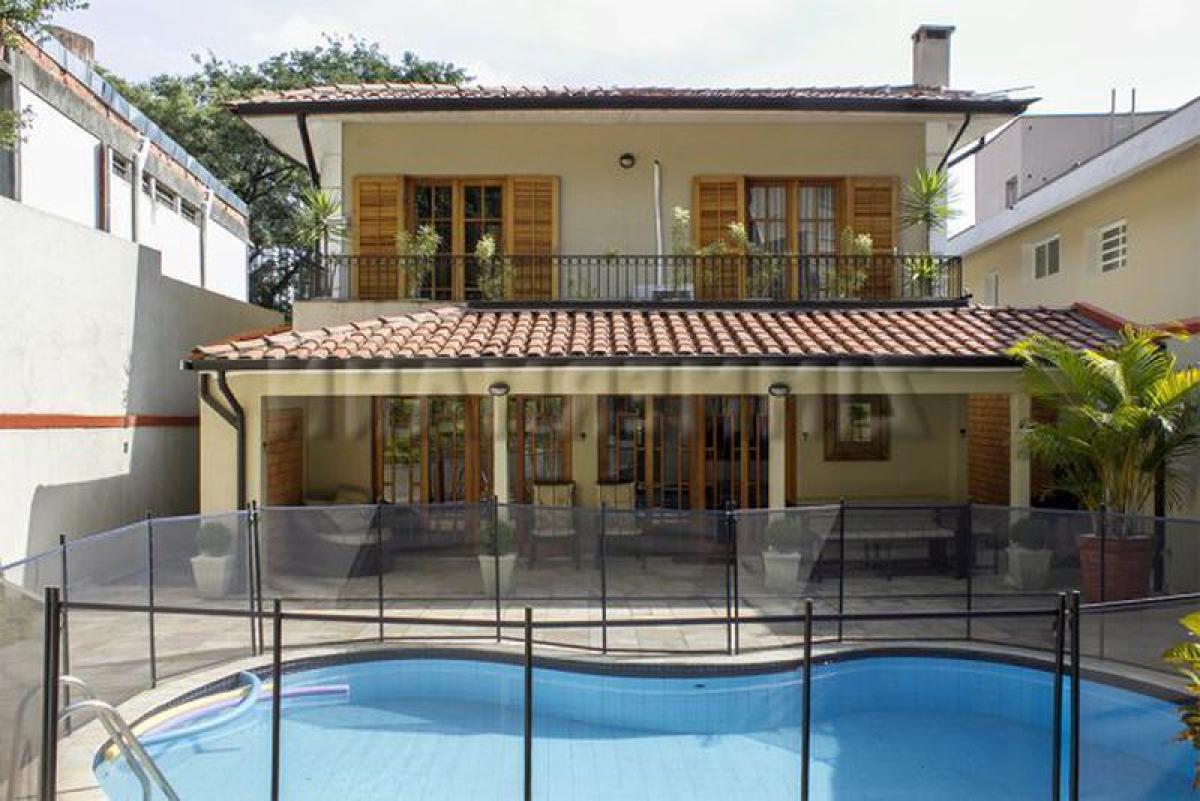 Дом с 4 спальнями в Сан-Паулу, Бразилия № 586404