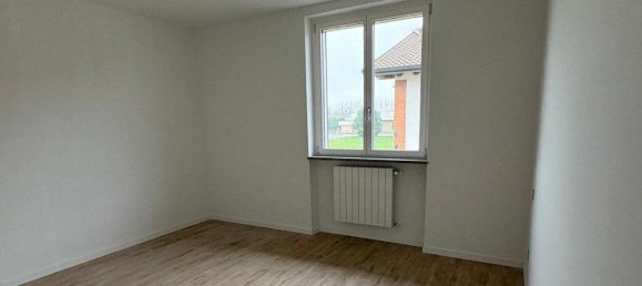 3 rooms Apartment in Gerenzago, Italy No. 2130 8