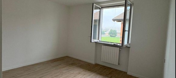 3 rooms Apartment in Gerenzago, Italy No. 2130 7