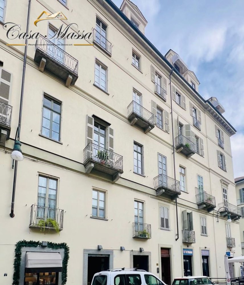 8 bedrooms Apartment in Turin, Italy No. 380301