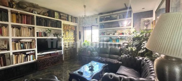 4 bedrooms Apartment in Rome, Italy No. 307685 3