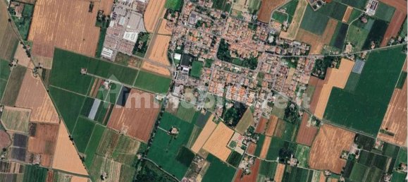 1 room Commercial property in Castelfranco Emilia, Italy No. 317431 2