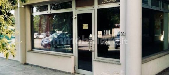 Propiedad comercial de 2 habitaciónes en Albignasego, Italy No. 321710 3