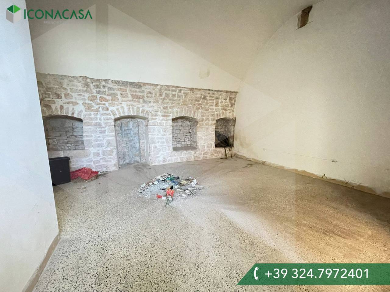 Дом с 5 комнатами в Конверсано, Италия № 29397