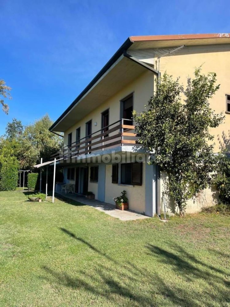 3 bedrooms Villa in Forte dei Marmi, Italy No. 227930