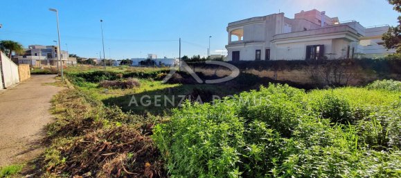 555m² Land in Taviano, Italy No. 68870 7