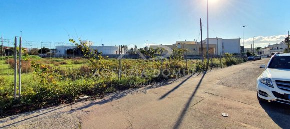 555m² Land in Taviano, Italy No. 68870 9