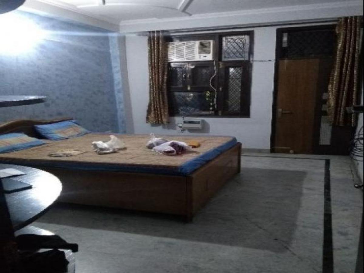 Casa de 3 dormitorios en Ghaziabad, India No. 11273