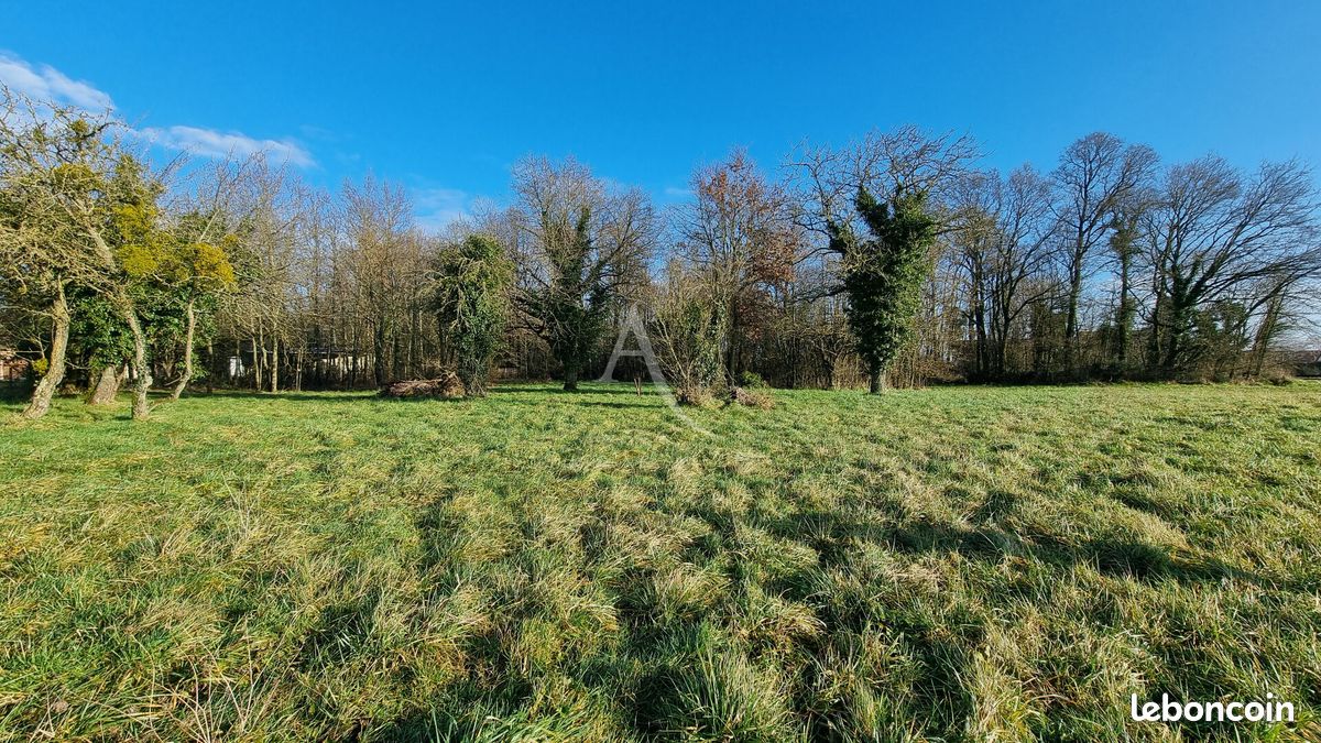 Terreno en Lucay-le-Male, France 2895 m² No. 78097