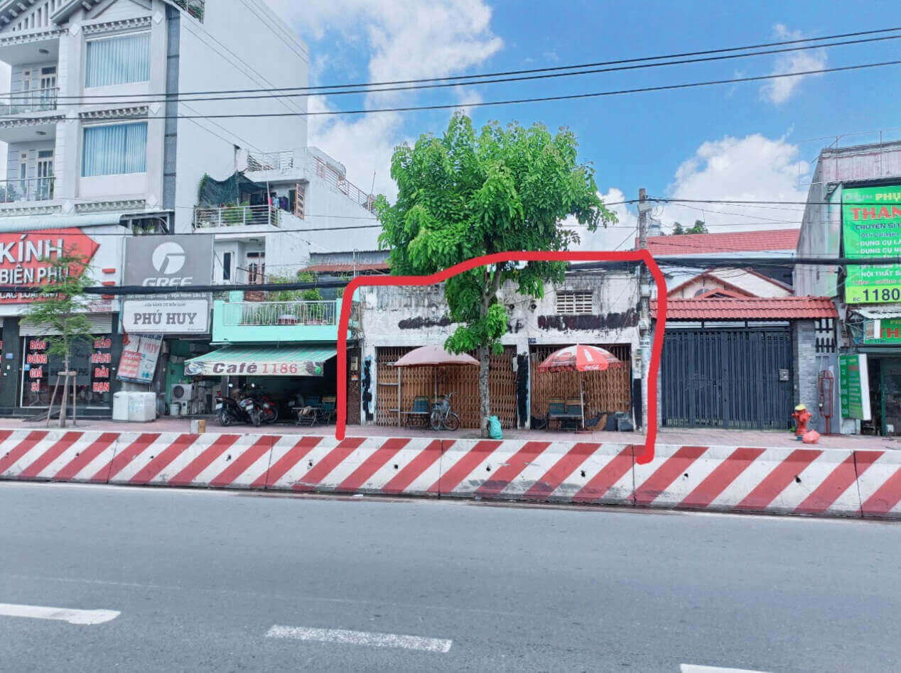 240m² House in District 7, Vietnam No. 7309