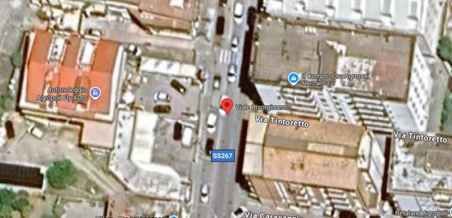 Propiedad comercial de 5 habitaciónes en Agropoli, Italy No. 342618