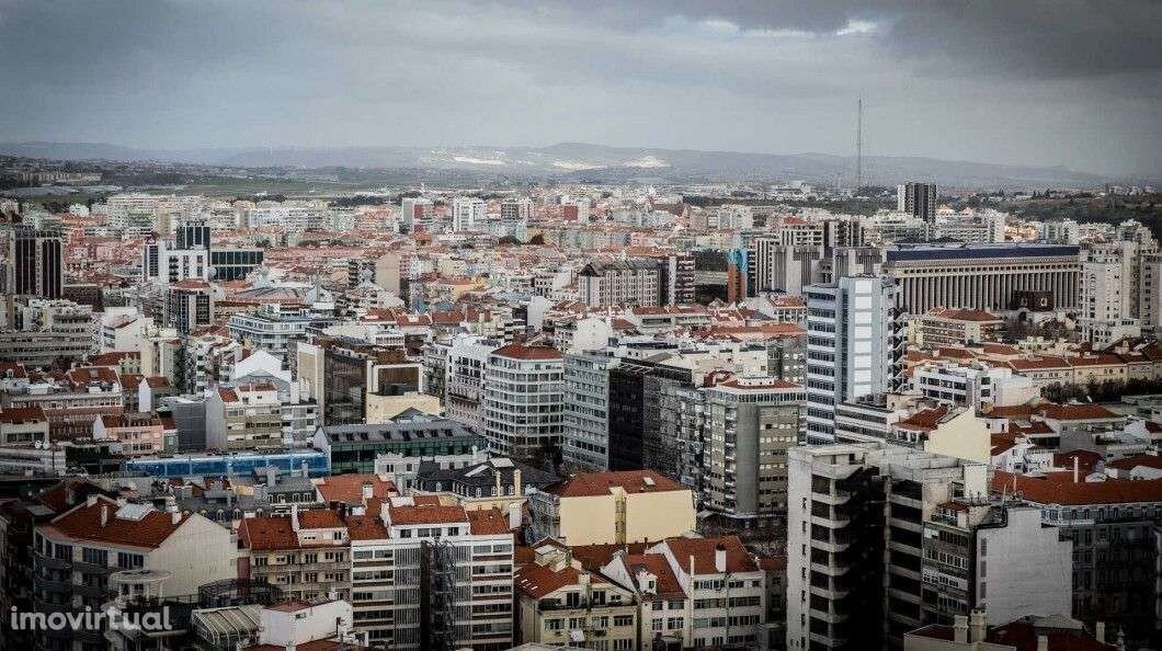 3900m² Building in Lisbon, Portugal No. 305746