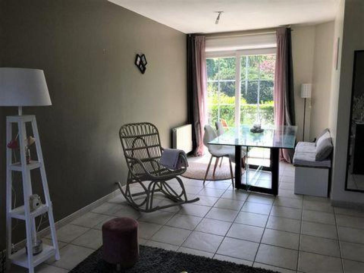 Casa de 3 dormitorios en Mondeville, France No. 28266