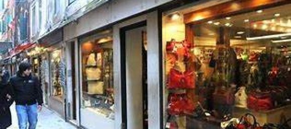 9 rooms Commercial property in Venice, Italy No. 61576 5