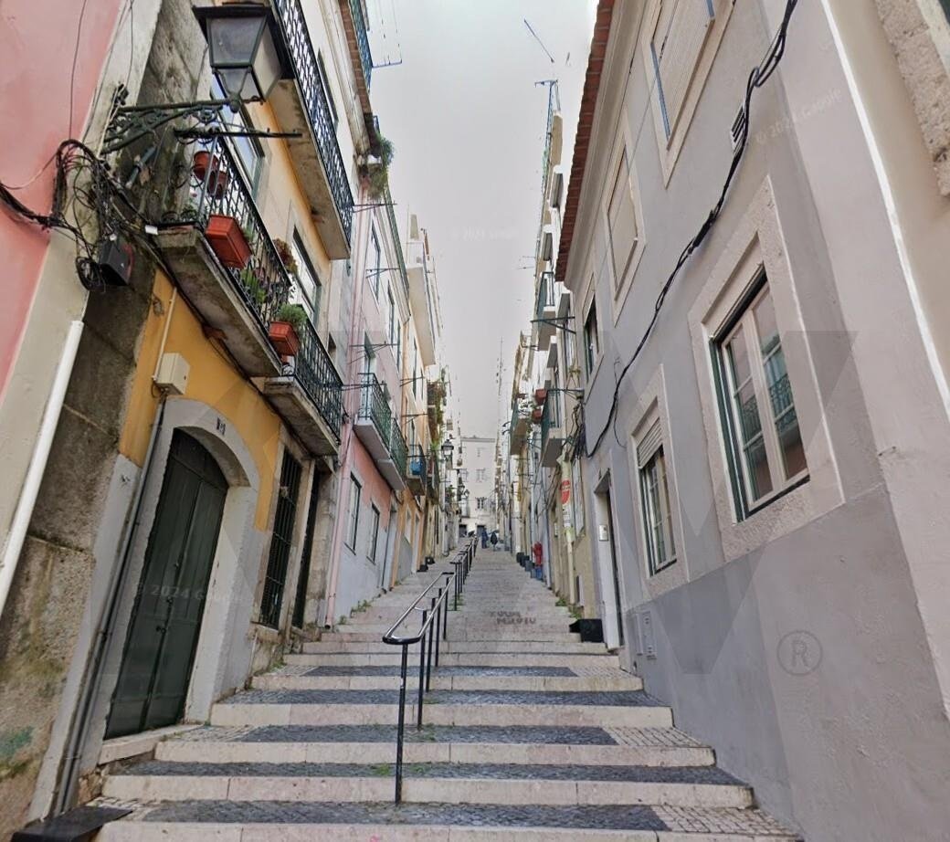 248m² Building in Lisbon, Portugal No. 284737