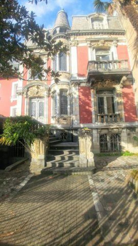 8 bedrooms House in Lourdes, France No. 25784