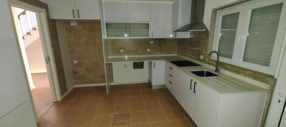 4 chambres Maison de ville à Almada, Portugal No. 132746 10