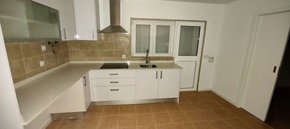 4 chambres Maison de ville à Almada, Portugal No. 132746 9