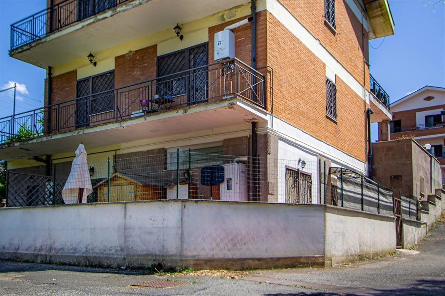 3 rooms Apartment in Gallicano nel Lazio, Italy No. 215020