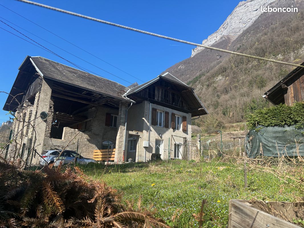 3 bedrooms House in Freterive, France No. 193695