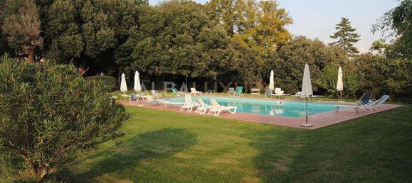 38 bedrooms Villa in Perugia, Italy No. 491 3