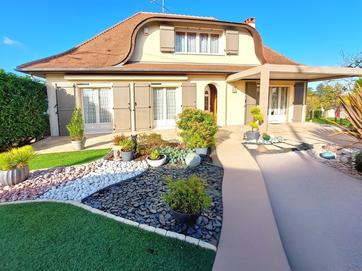 Дом с 4 спальнями в Шалет-сюр-Луан, Франция № 43820