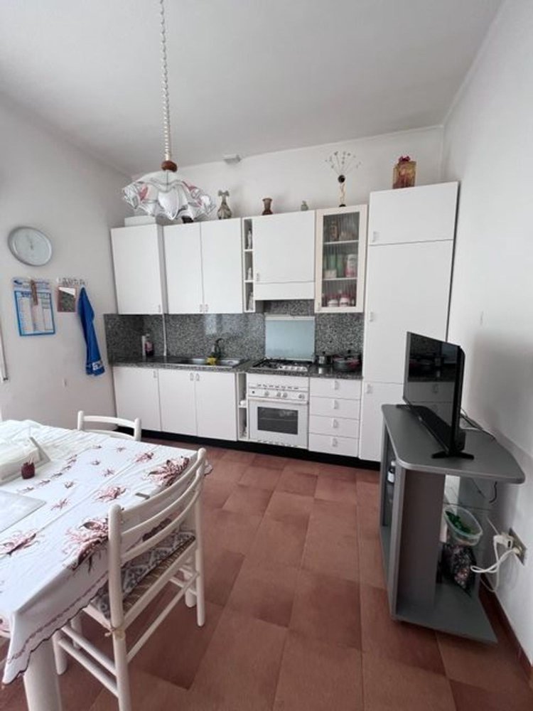 6 rooms Apartment in Jesi, Italy No. 86082