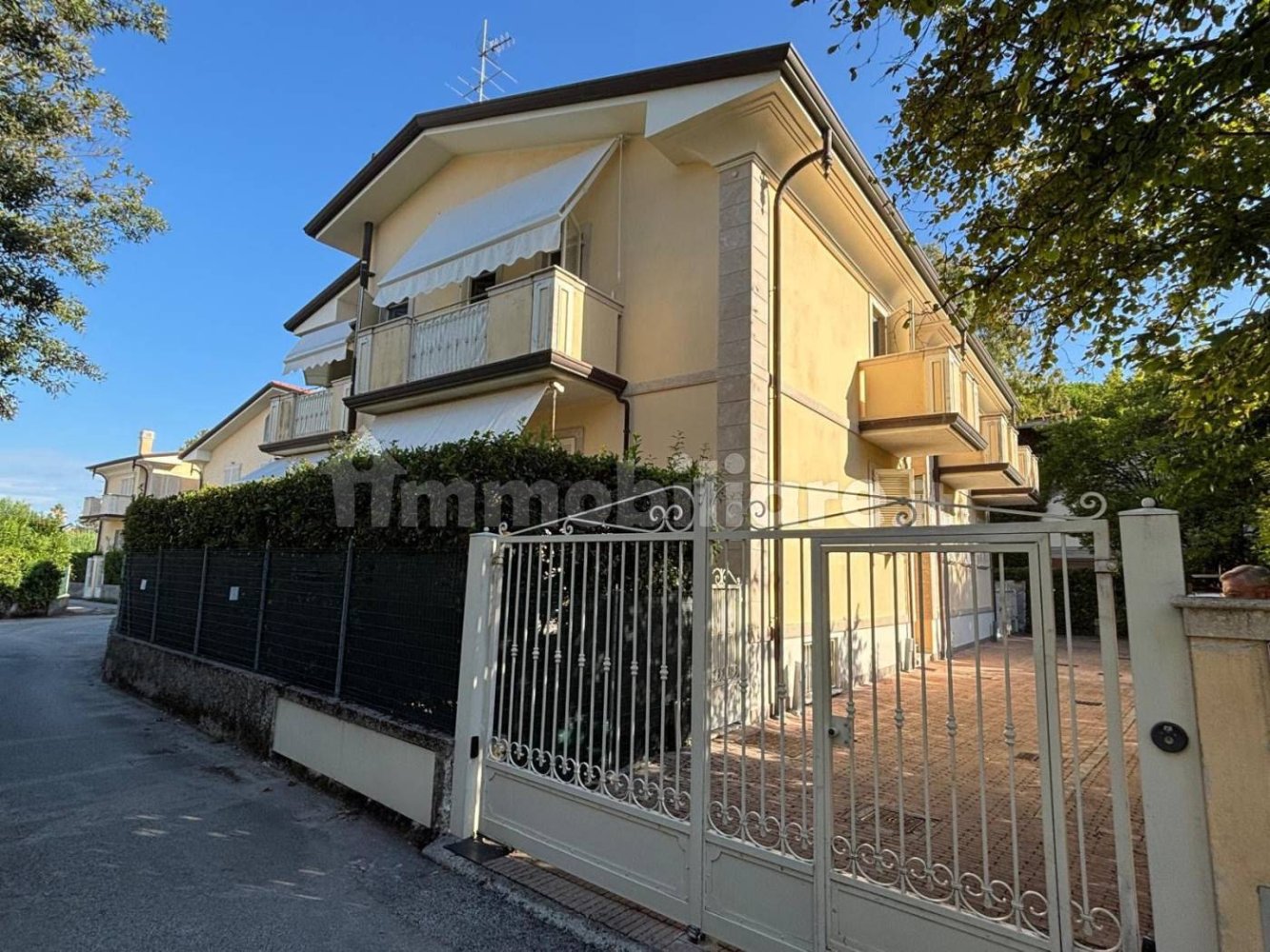 2 bedrooms Apartment in Massa, Italy No. 355247