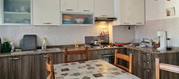 3 rooms Apartment in Massa, Italy No. 71447 4