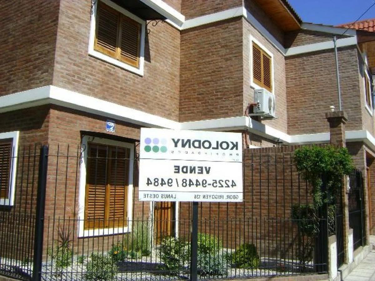 Casa de 3 dormitorios en Lanús, Argentina No. 55495