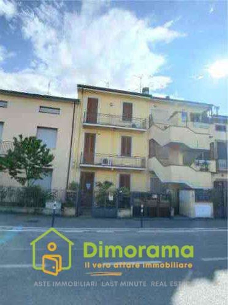 7 bedrooms Apartment in Prato, Italy No. 323722