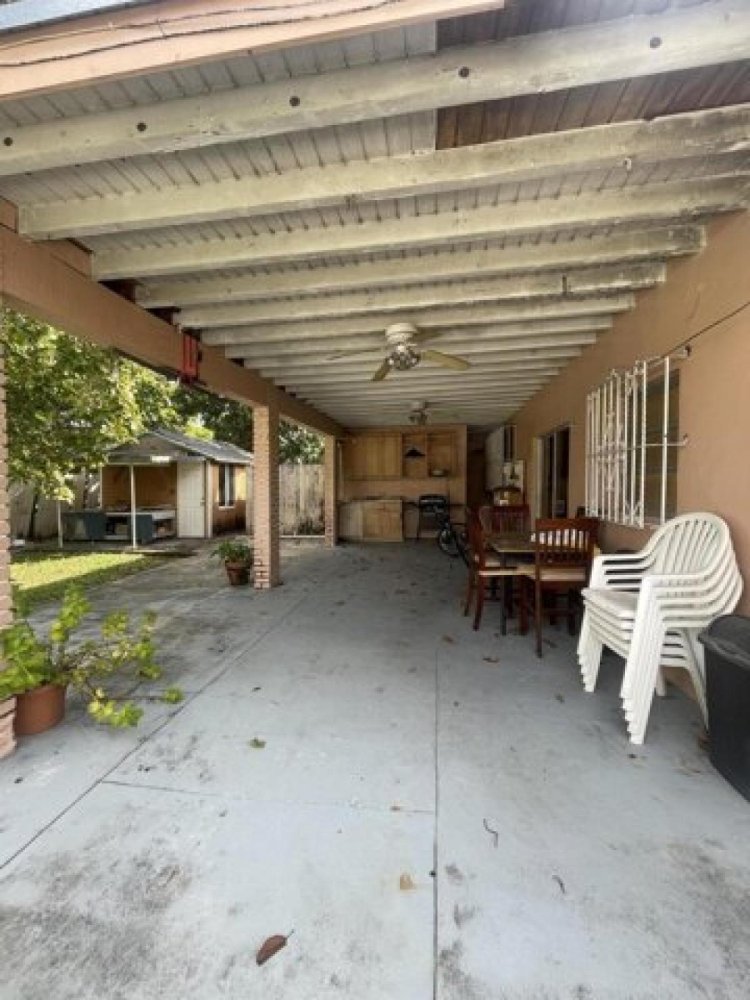 6 bedrooms House in Miami, USA No. 201808