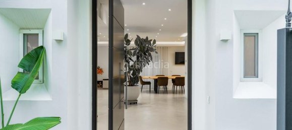 5 bedrooms Villa in Marbella, Spain No. 96992 49