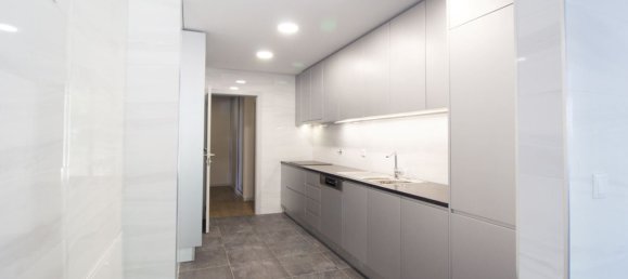 3 bedrooms Apartment in Porto, Portugal No. 130158 20