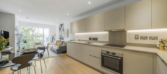 1 bedroom Apartment in London, United Kingdom No. 7634 2