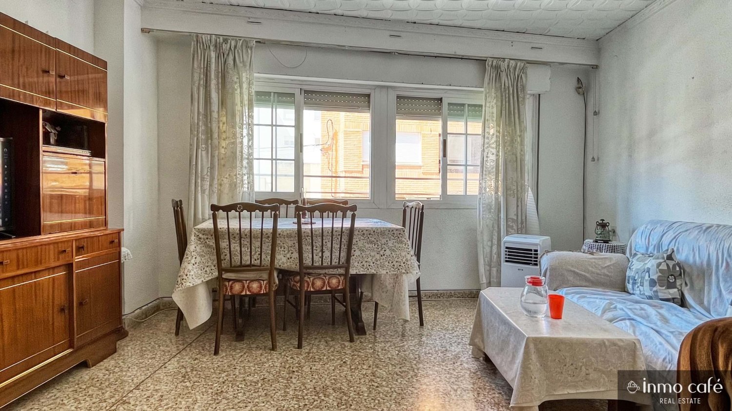 Apartamento de 4 dormitorios en València, Spain No. 141501